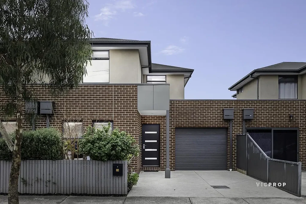 Fawkner 4房 黄金地段的迷人家庭奢华住宅 Captivating Family Luxury in Prime Position