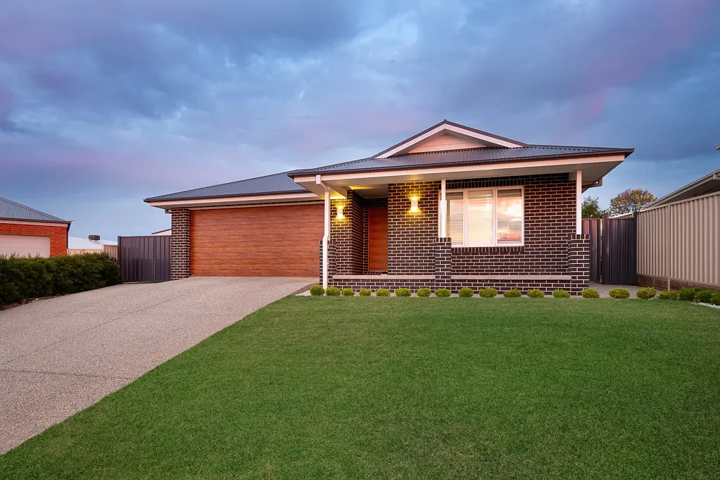10 Lallal Place, Gobbagombalin, NSW 2650