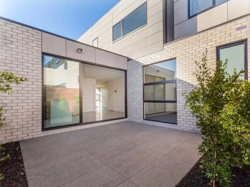 Townhouse with all the Trimmings