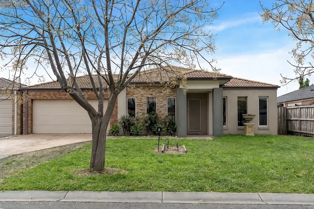 Spacious Family Home For You in Wallara Waters Estate