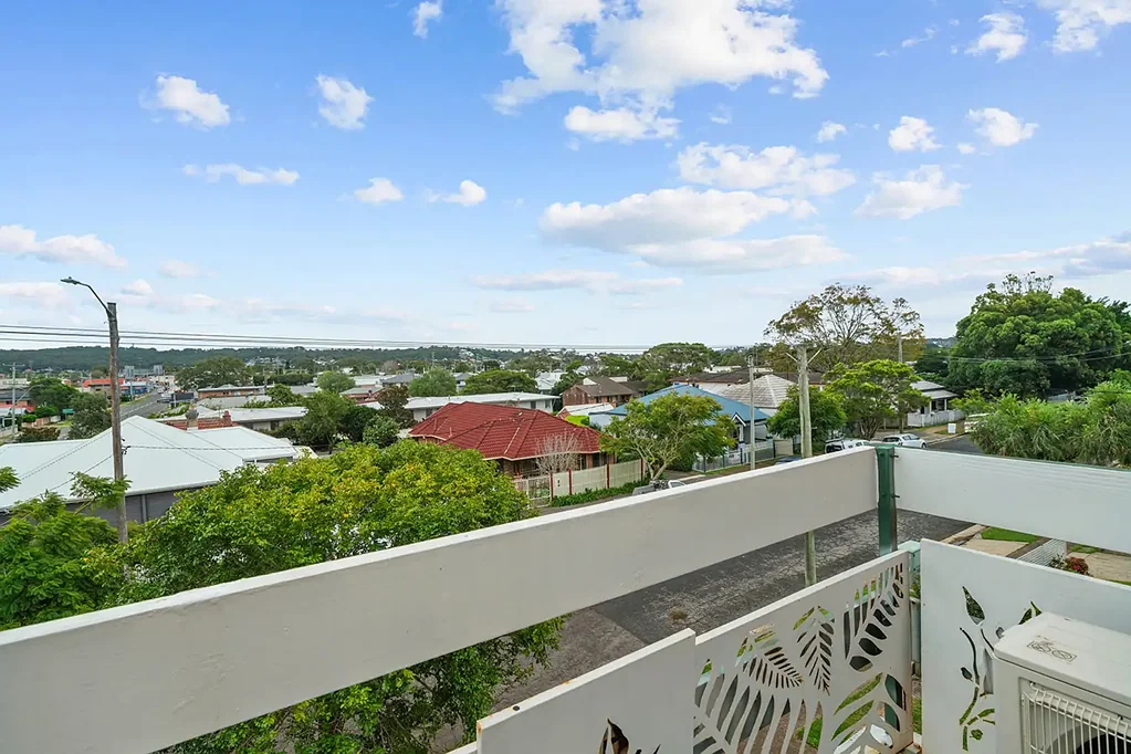 Adamstown 2ห้องนอน Elevated two bedroom unit with district views