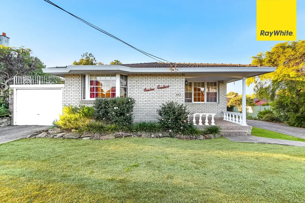 Charming Villa for Lease in Prime Eastwood Location