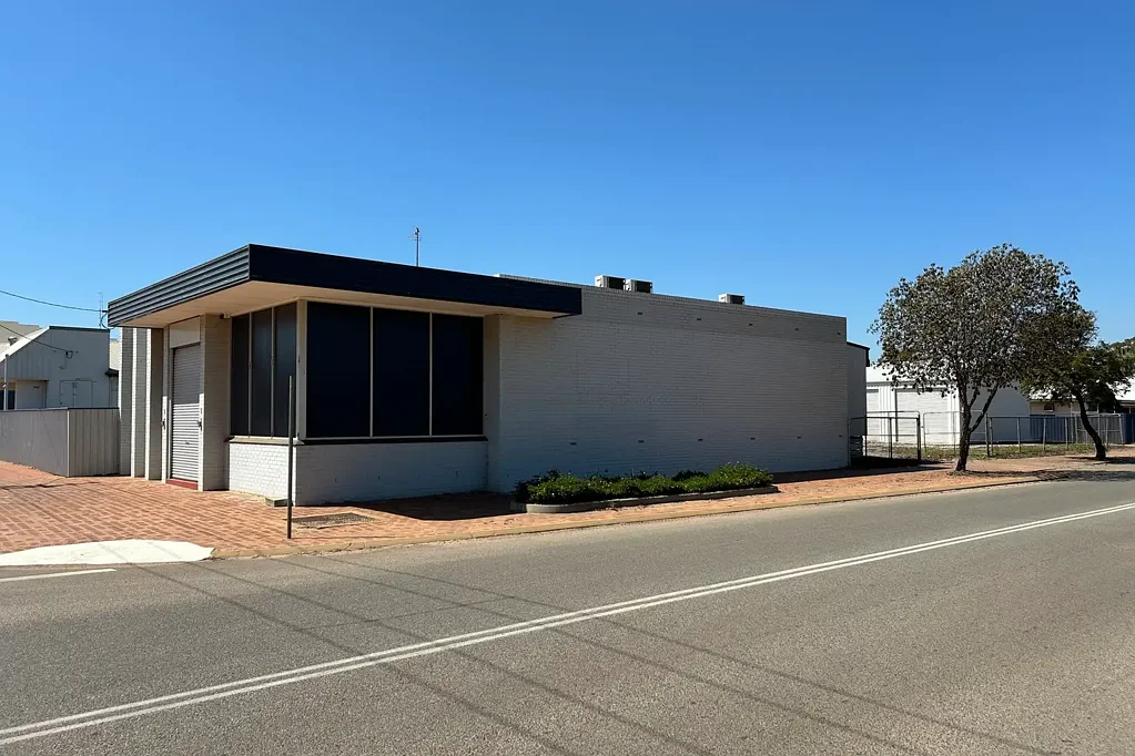 Moora  "High Quality Business Building – Moora CBD"