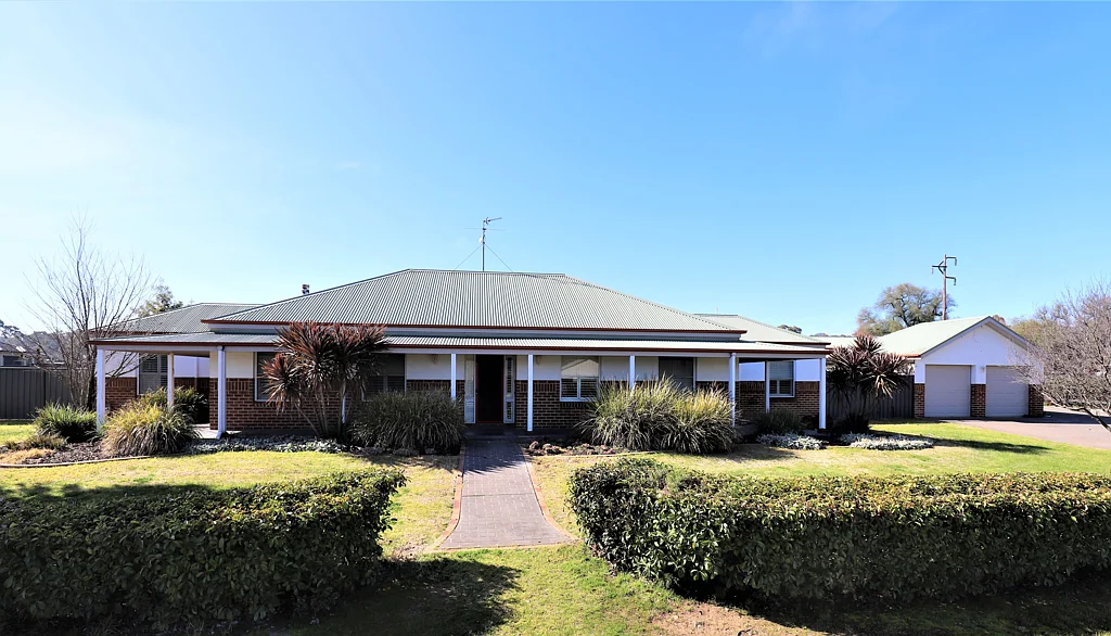 Cootamundra 4कमरा A Super Sized Home!