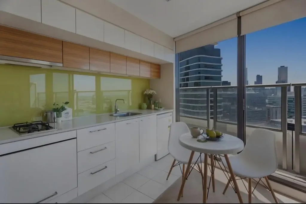 Sky-High Studio Apartment with Panoramic City Views