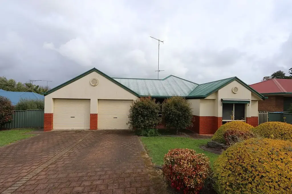 LOVELY HOME IN QUIET AREA