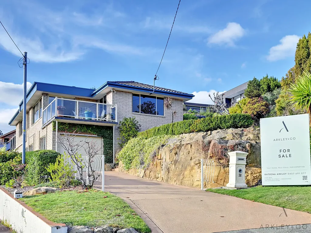 Lindisfarne 3침실 Sweeping Views, Dress Circle Location, Immaculate Home