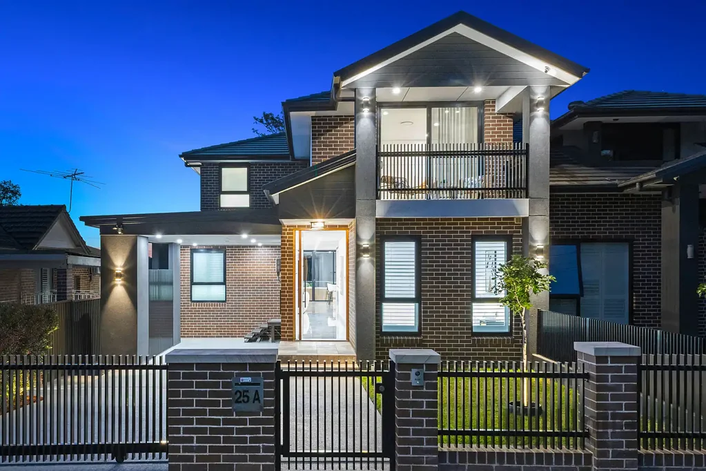 Eastwood 4房 Eastwood 最优越地段的精致家庭豪宅 Refined Family Luxury in Eastwood’s Finest Location