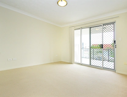 4/76 Old Cleveland Road, Greenslopes, Brisbane - Southern Region, 2 Bedrooms, 2 Bathrooms, Apartment