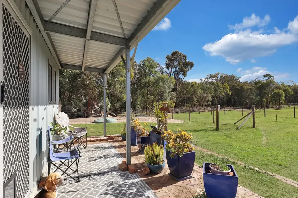 Applethorpe 2 Slaapkamer 50.7 Acres of Off-Grid Serenity on the Granite Belt