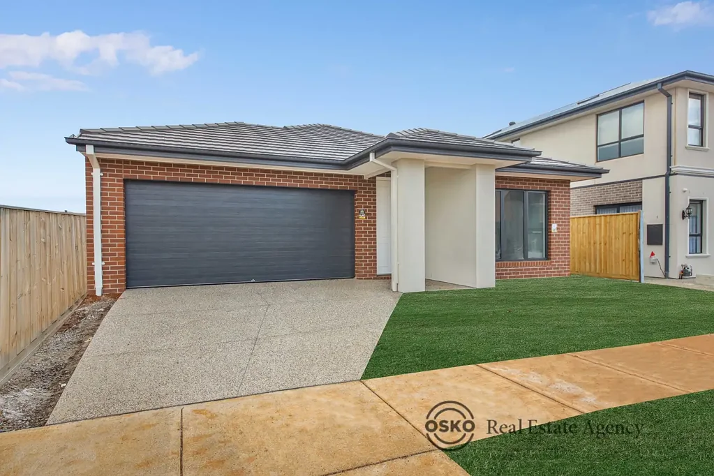 Contemporary Family Living at 5 Guardavalle Street, Deanside: A Perfect Blend of Style and Convenience