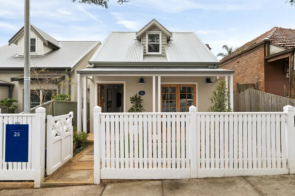 Leichhardt 4Kwarto Bespoke Luxury and Timeless Style for Family Living