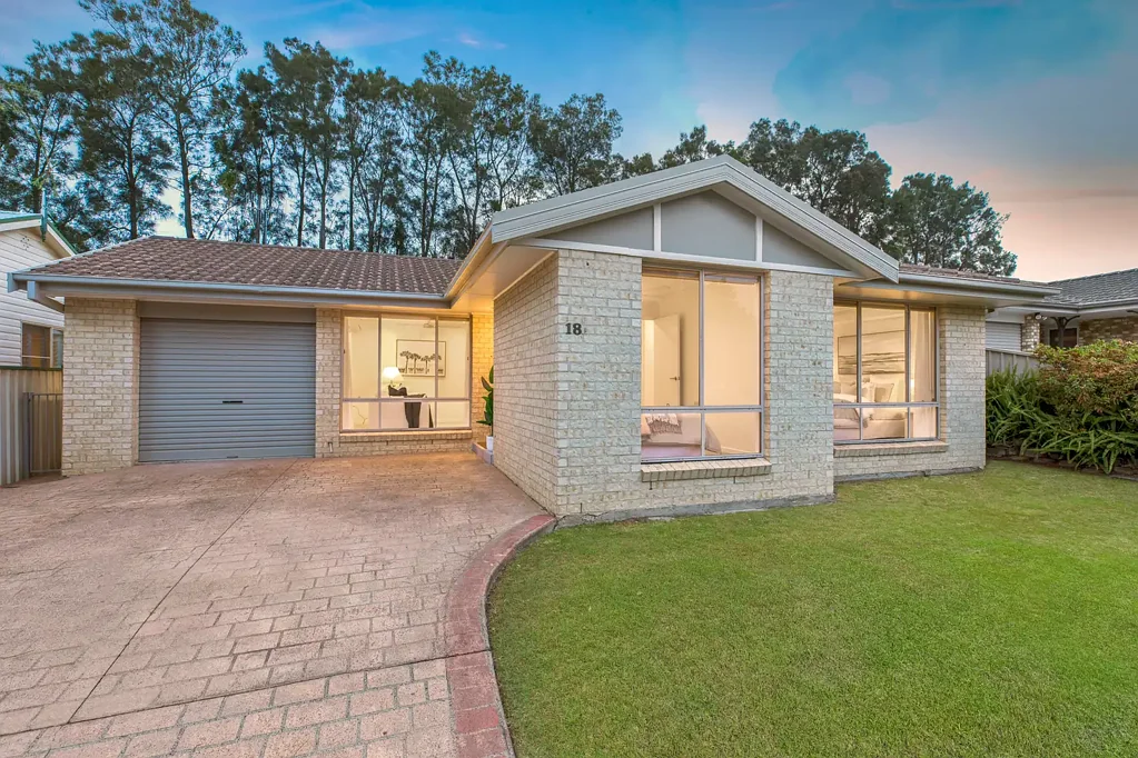 18 Macintyre Street, Bateau Bay, NSW 2261