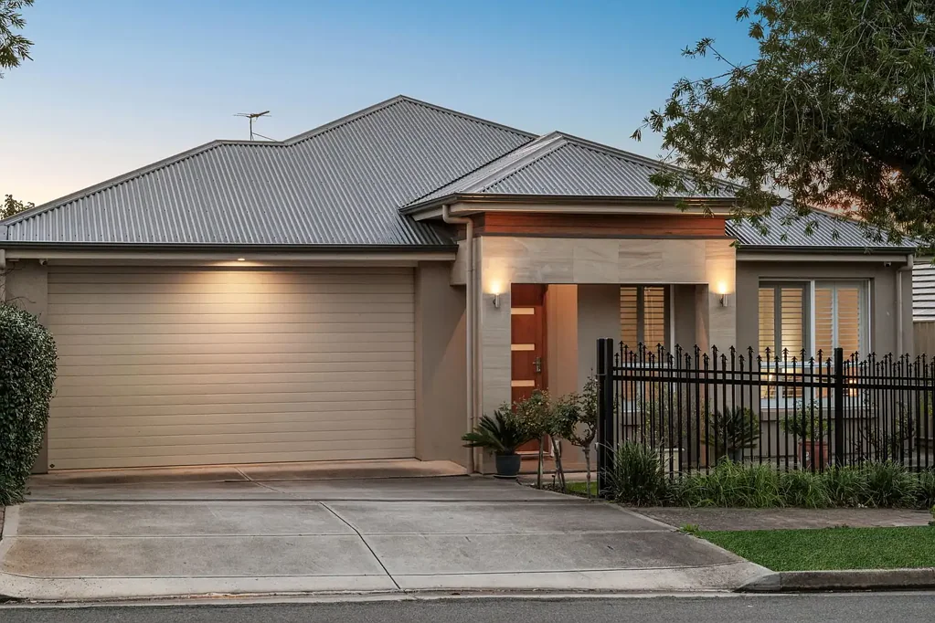 South Brighton 4部屋 Contemporary Family Living Wrapped in an Enviable Coastal Address.