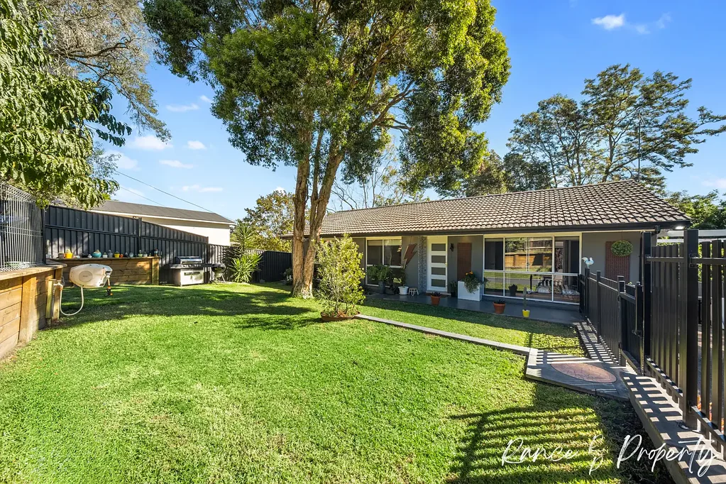 Kenthurst 4房 Kenthurst中心地带 696㎡全围栏地 私密自动门入口 步行生活圈 邻校公交站 多区娱乐空间 奢阔四卧主卧套 岛台厨房 壁炉车库 OPEN HOME THIS SATURDAY 23RD OF MAY AT 12:00 - 12:45PM