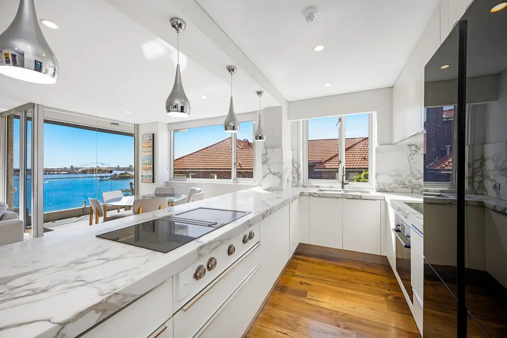 STUNNING HARBOUR VIEWS IN A PRESTIGIOUS POINT PIPER
