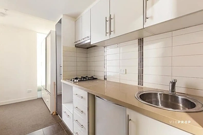 North Melbourne 1 Slaapkamer Sunlit, Spacious and Stylish in a Sought-After Student Setting