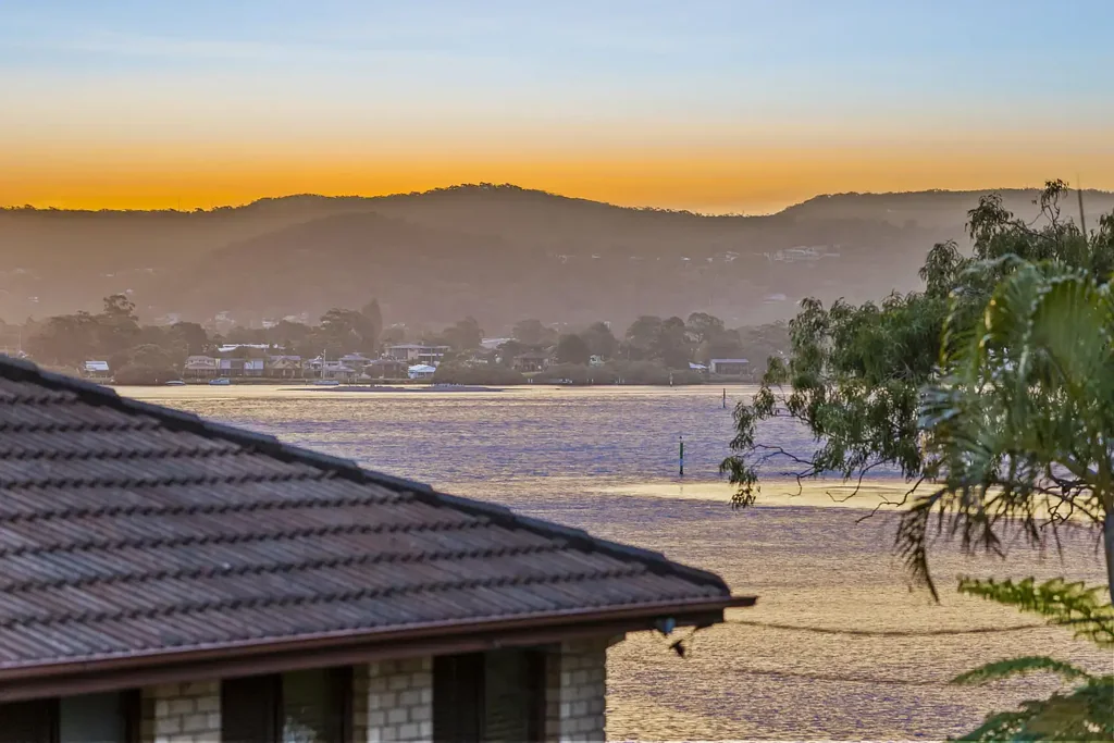 Daleys Point 4ห้องนอน Single level home with water views in blue ribbon location
