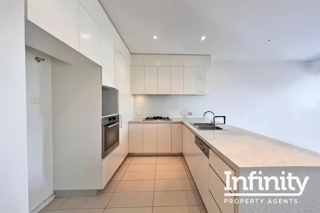 FANTASTIC 4 BEDROOM FAMILY HOME IN PARKFRONT LOCATION AVAILABLE FOR RENT!!