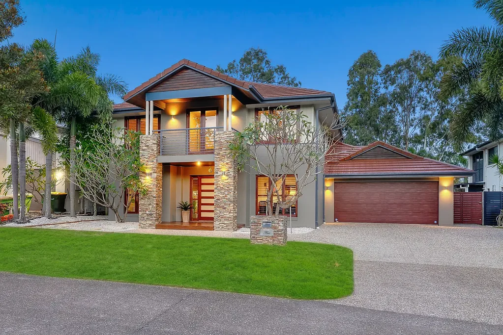 North Lakes 4房  奢华与精致，尽在行政居所！  Luxury and Sophistication in an Executive Residence!