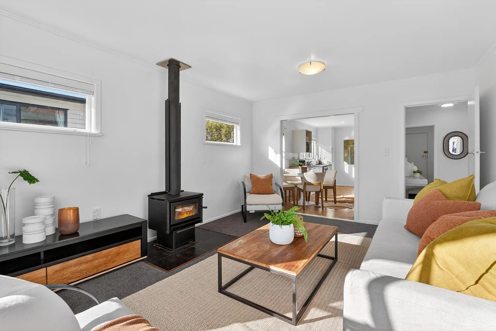 Totara Vale 4બેડરૂમ Three-bedroom plus rumpus in double Westlake
