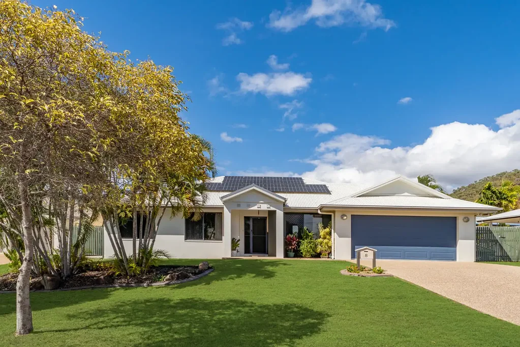 Mount Louisa 4 Slaapkamer Style, Space & a Sparkling Pool in Prestigious Crestbrook Estate
