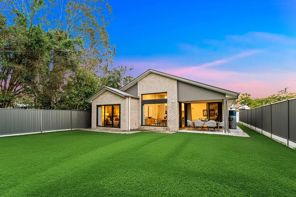 Runcorn 4房 时尚、拎包入住的住宅，占地宽敞615平方米 Stylish, Move-In Ready Home on a Generous 615m² Block