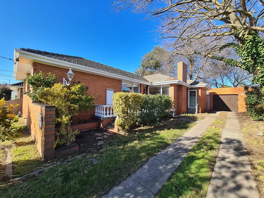 Located in the Glen Waverley Secondary School Zone - 6 month lease only