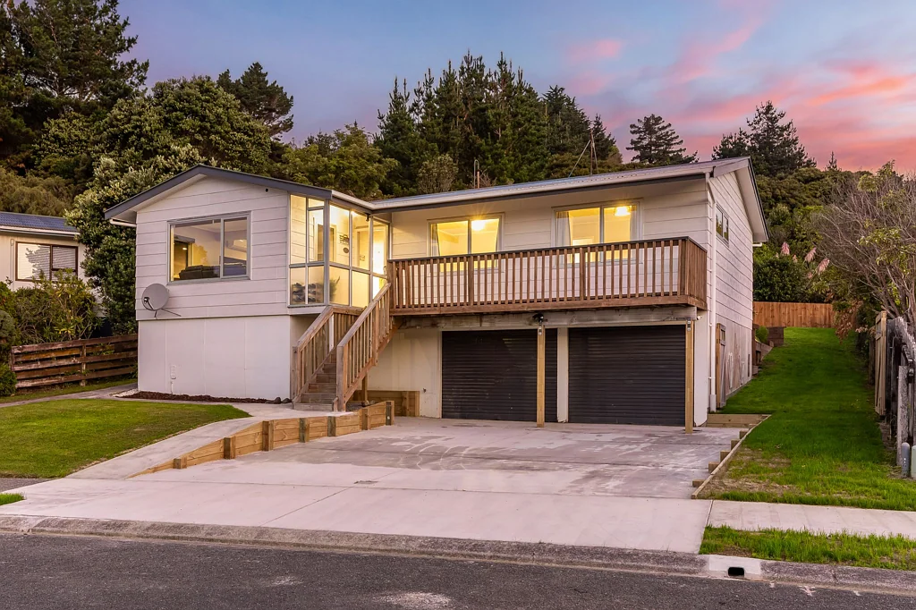 10 Transom Close, Whitby, Porirua, Wellington