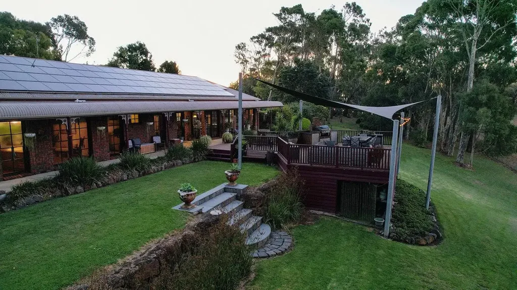 Bushfield 4房  Immaculate, Timeless and Secluded with Merri River Frontage!