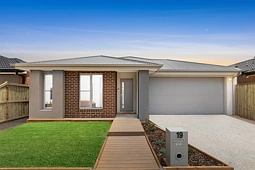 19 Farndale Drive, Lara