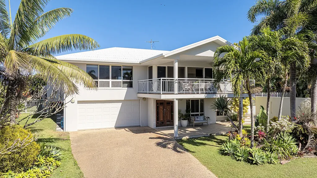 Eimeo 4 Bedroom Elevated Coastal Living with Space, Style and Sparkling Pool