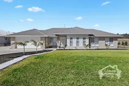 22 Lakesfront Place, Hatton Vale