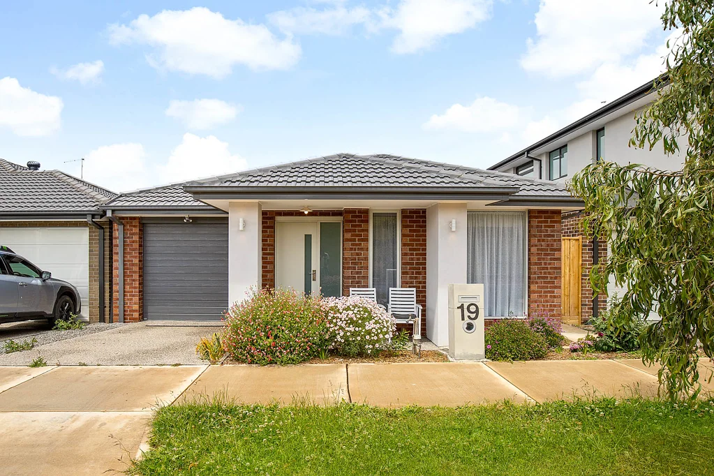 19 Windmill Avenue, Sunbury, VIC 3429