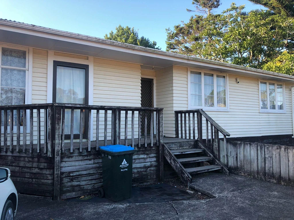 3 BEDROOM HOME SET BACK OFF THE STREET