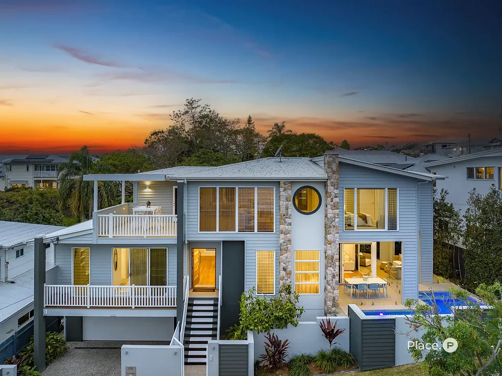 Camp Hill 5Zimmer Architectural Family Home with Spectacular Views