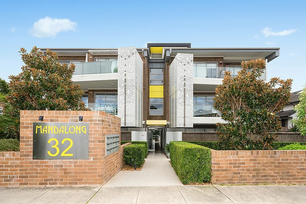 Immaculate garden apartment in great location