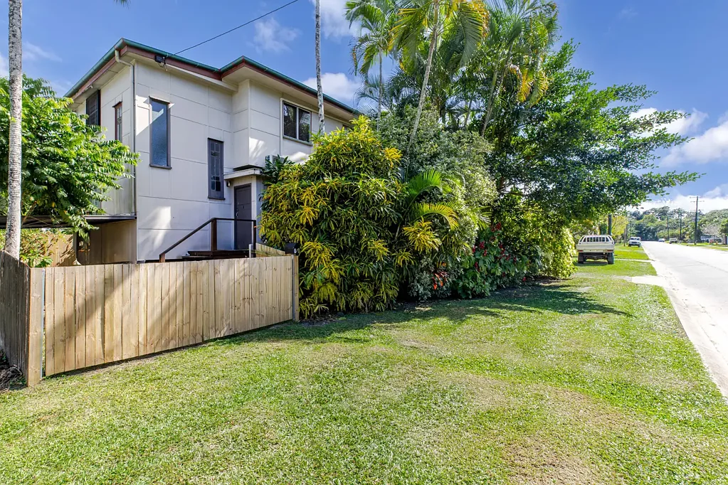 Mossman 7 Bedroom QUEENSLANDER WITH DOUBLE INCOME
