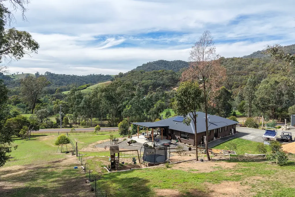 Bonnie Doon 4બેડરૂમ Escape to Space, Living near Lake Eildon