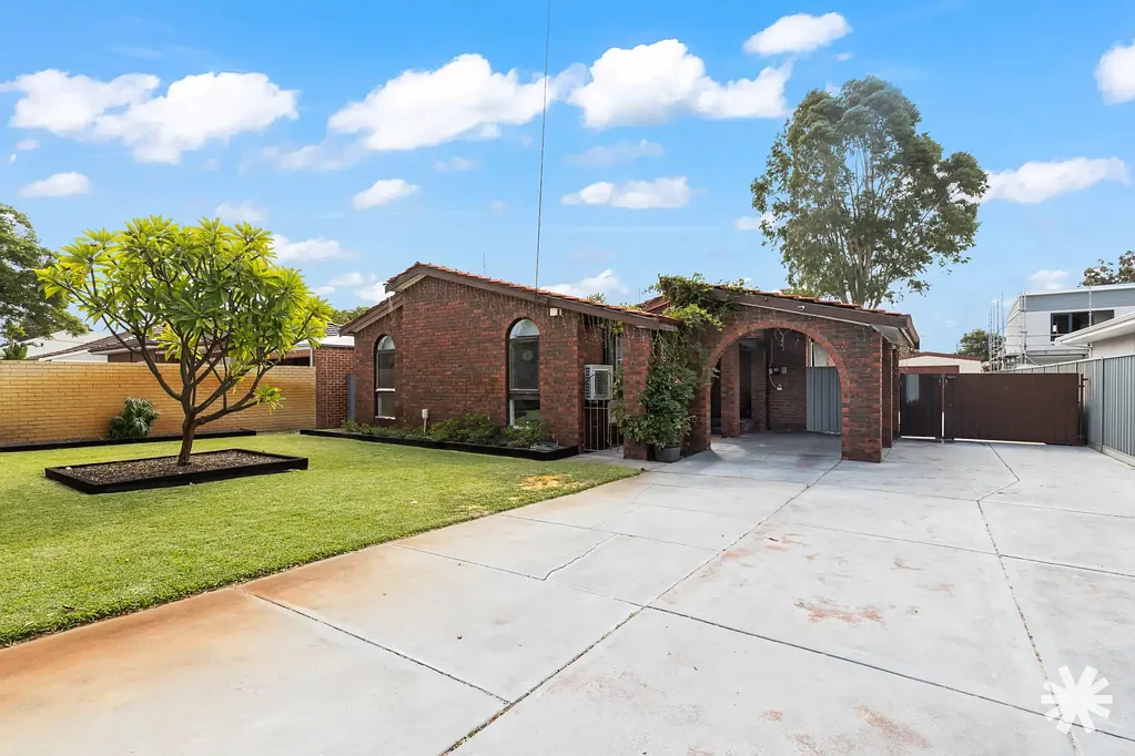 Belmont 3房  SOLD BY THE STEVEN WEBSTER TEAM 
MOVE IN READY WITH SPACE TO GROW ON A GENEROUS 792SQM BLOCK