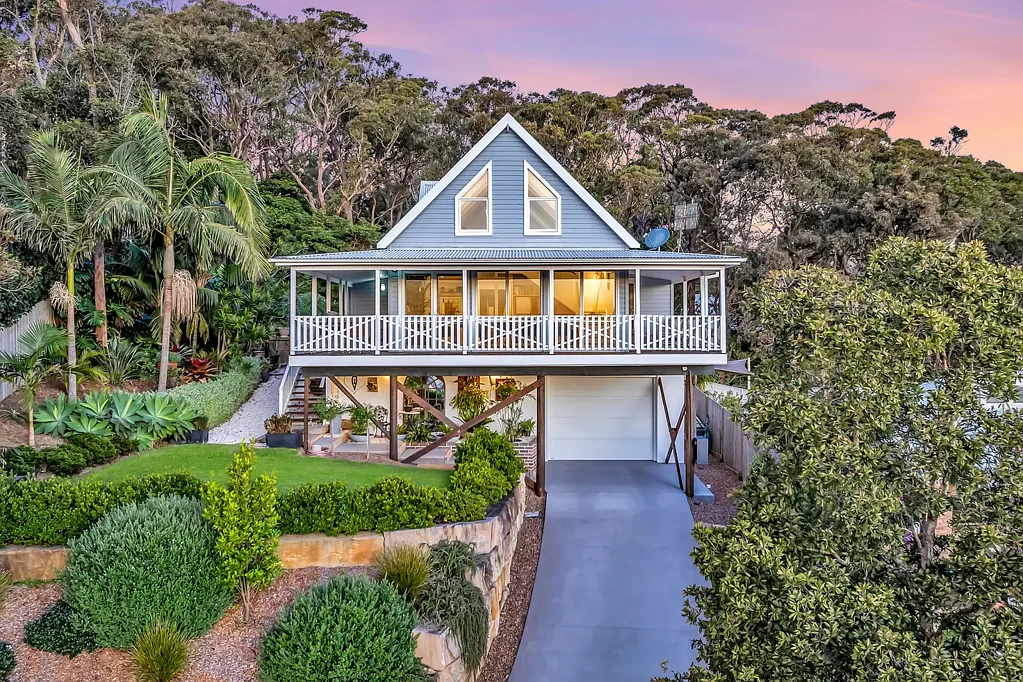 27 Yakaloo Crescent, Forresters Beach, NSW 2260