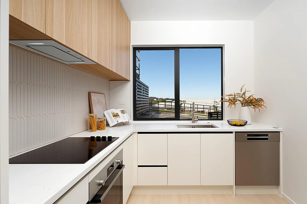 Orewa 3 Slaapkamer Corner Site. Single Level. Sorted.