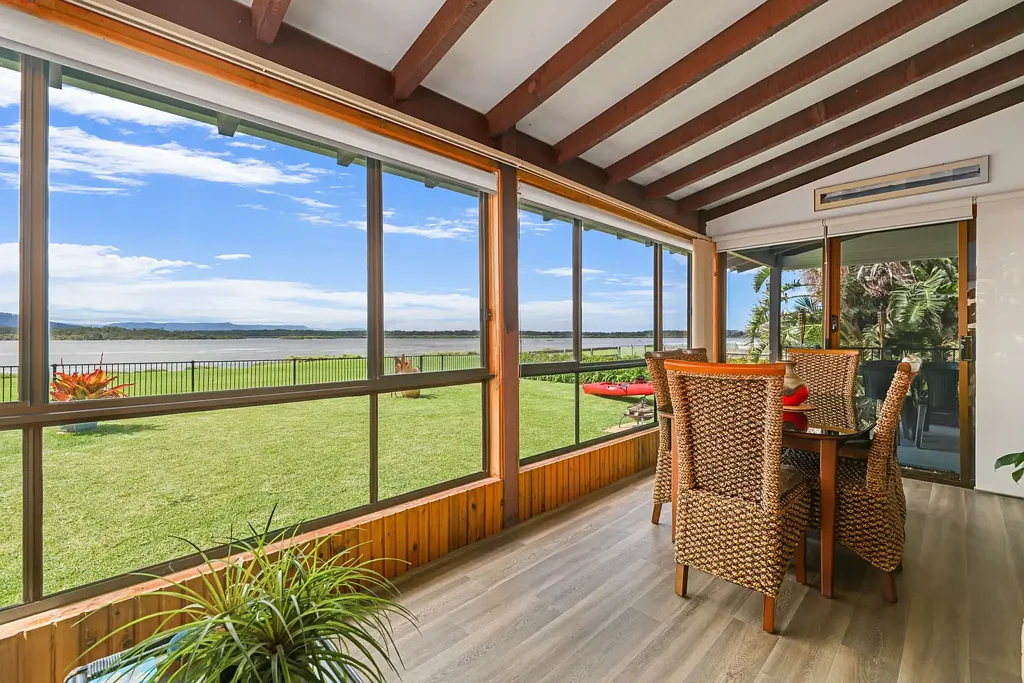 Orient Point 4部屋 Waterfront location with expansive river views