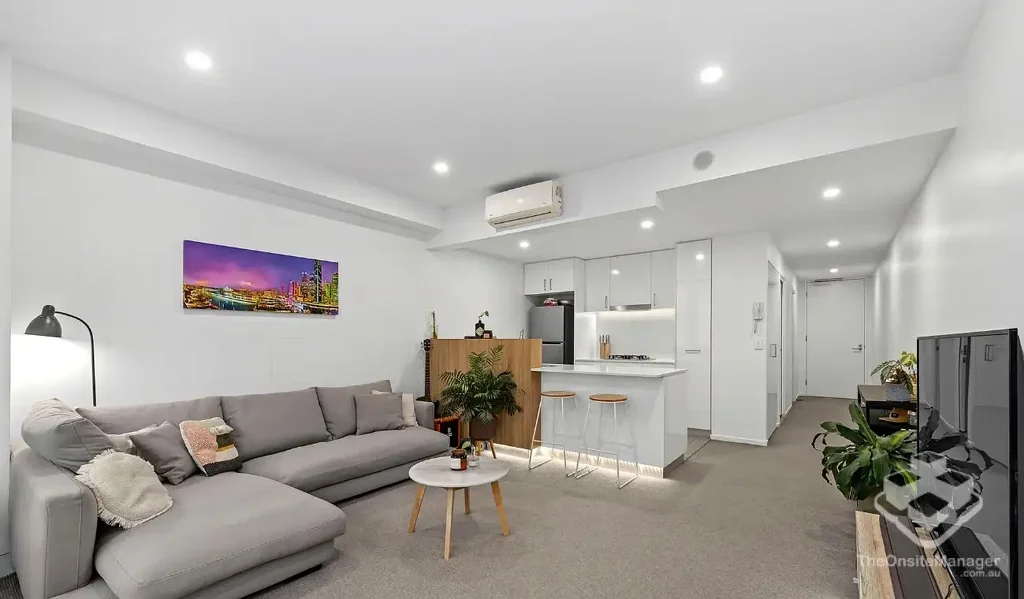 Morden Apartment in Greenslopes ($590/wk, increasing to $630/wk. 12mths fixed lease)