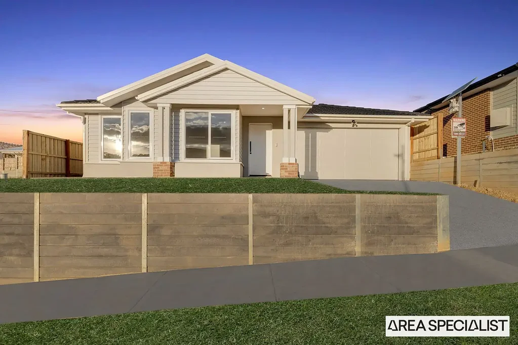 Beautiful House with Two Master Bedrooms with High-End Features