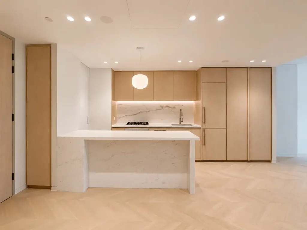 Brand New Luxury 2-Bedroom Apartment with Harbour View for Rent!