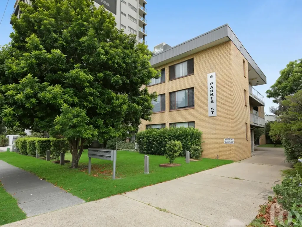 8/6 Parker Street, Labrador, QLD 4215