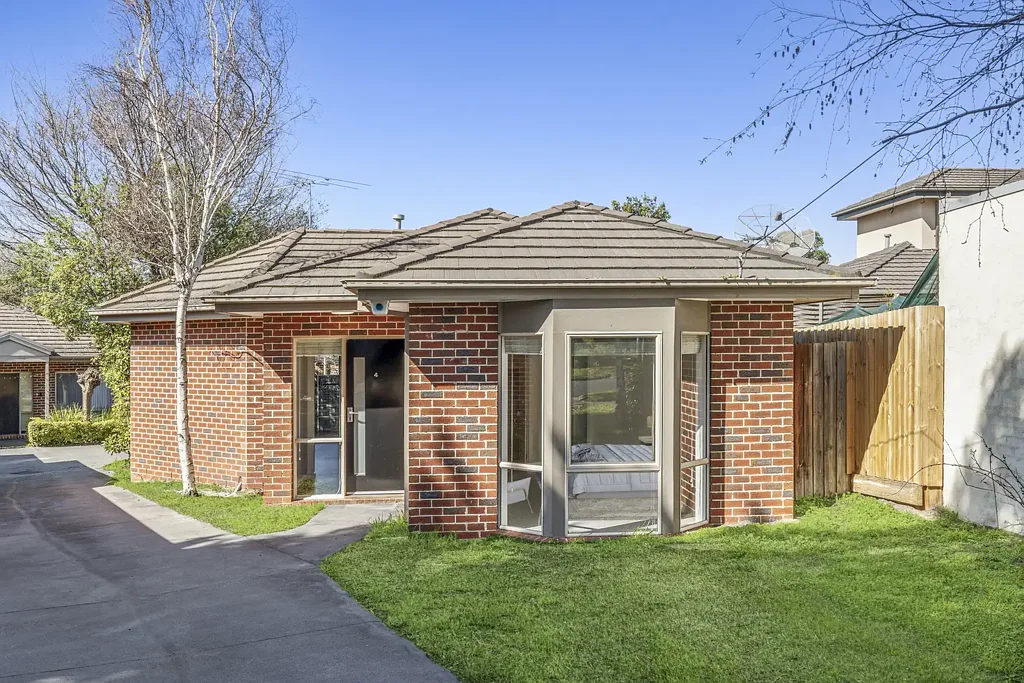 Oakleigh East 2 Slaapkamer Impeccably Renovated Freestanding Residence