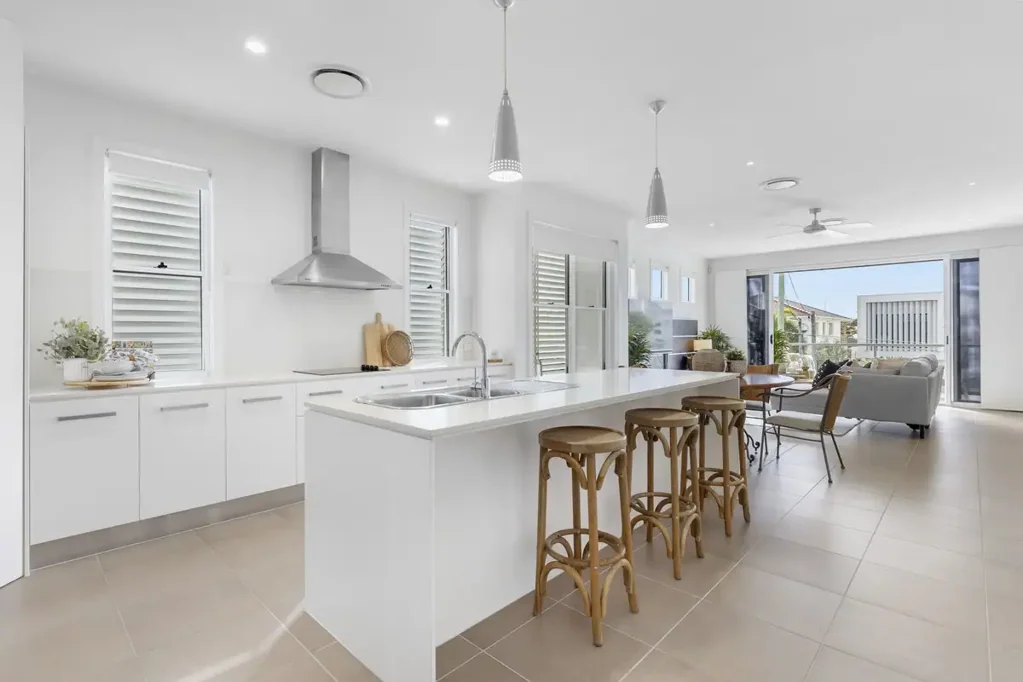 2/22 Teal Avenue, Paradise Point, QLD 4216