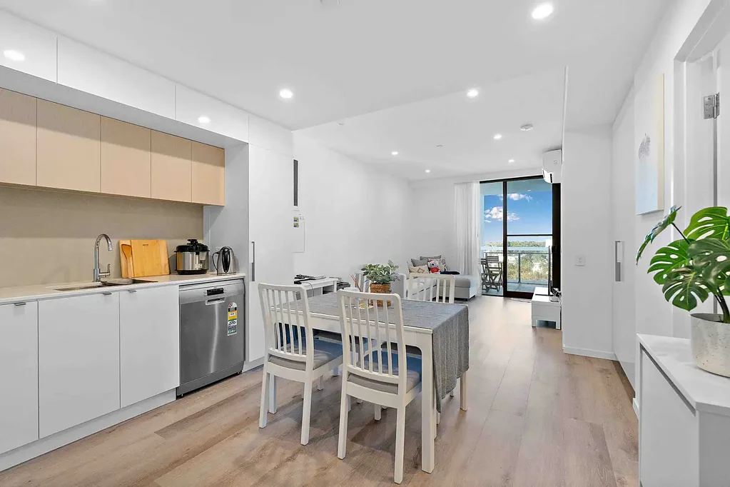 Rivervale 1 Bedroom Modern 7th-Floor Apartment with Resort-Style Facilities